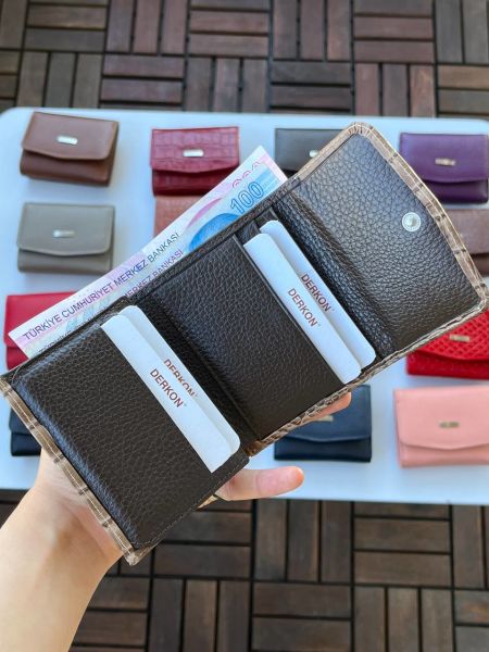 DERKON UFAK KULLANIŞLI CASSY MODEL %100 HAKİKİ  DERİ TİMSAH DESENLİ BEJ CÜZDAN