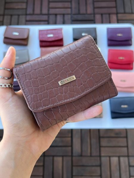 DERKON UFAK KULLANIŞLI CASSY MODEL %100 HAKİKİ  DERİ TİMSASH DESENLİ KAHVERENGİ CÜZDAN