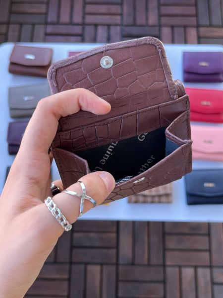 DERKON UFAK KULLANIŞLI CASSY MODEL %100 HAKİKİ  DERİ TİMSASH DESENLİ KAHVERENGİ CÜZDAN