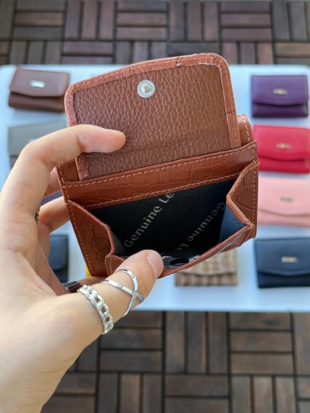DERKON UFAK KULLANIŞLI CASSY MODEL %100 HAKİKİ  DERİ TİMSAH DESENLİ TABA CÜZDAN