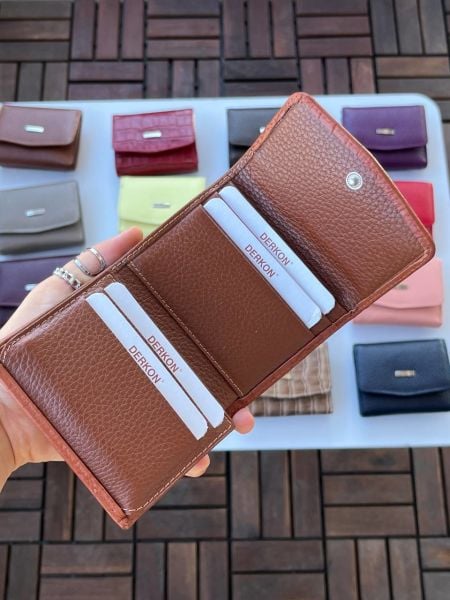 DERKON UFAK KULLANIŞLI CASSY MODEL %100 HAKİKİ  DERİ TİMSAH DESENLİ TABA CÜZDAN